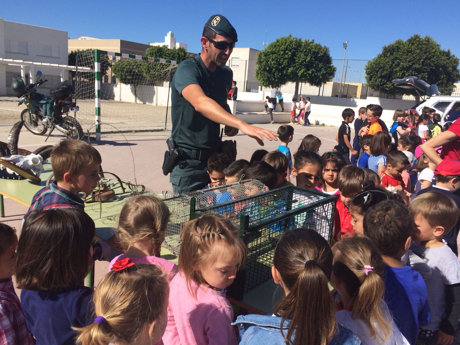 Visitas de la Guardia Civil y Protección Civil